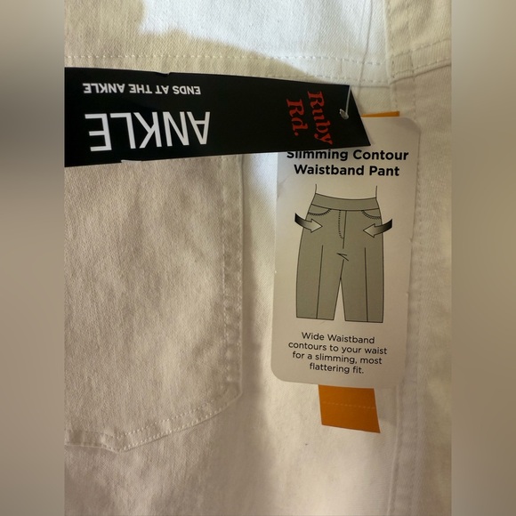 Ruby Rd Plus Stretch Denim Embroidered Eyelet Frayed Hem Pull-On Crop Pants 22W - Picture 6 of 7